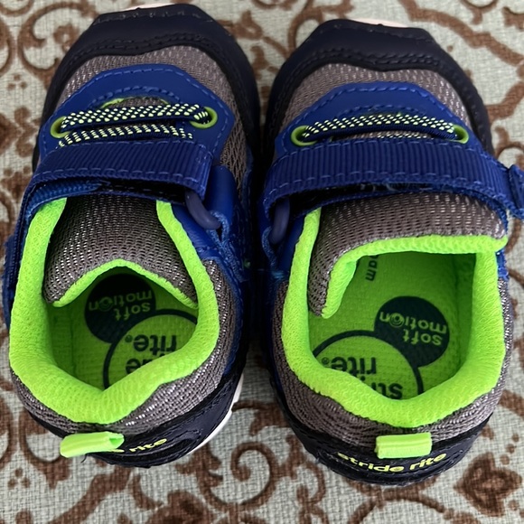 Stride Rite Rhett Sneaker - Picture 4 of 8